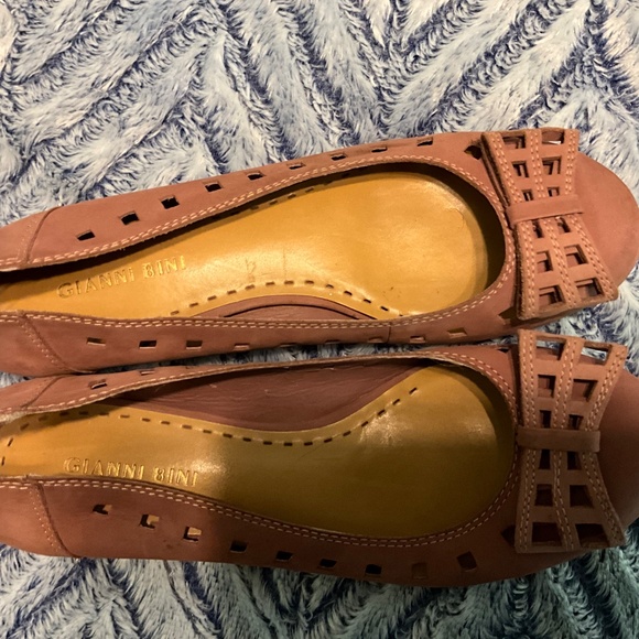 GIANNI BINI Suede Ballet Flats with cuts out and Bow, pink, Size 9M - Picture 3 of 5